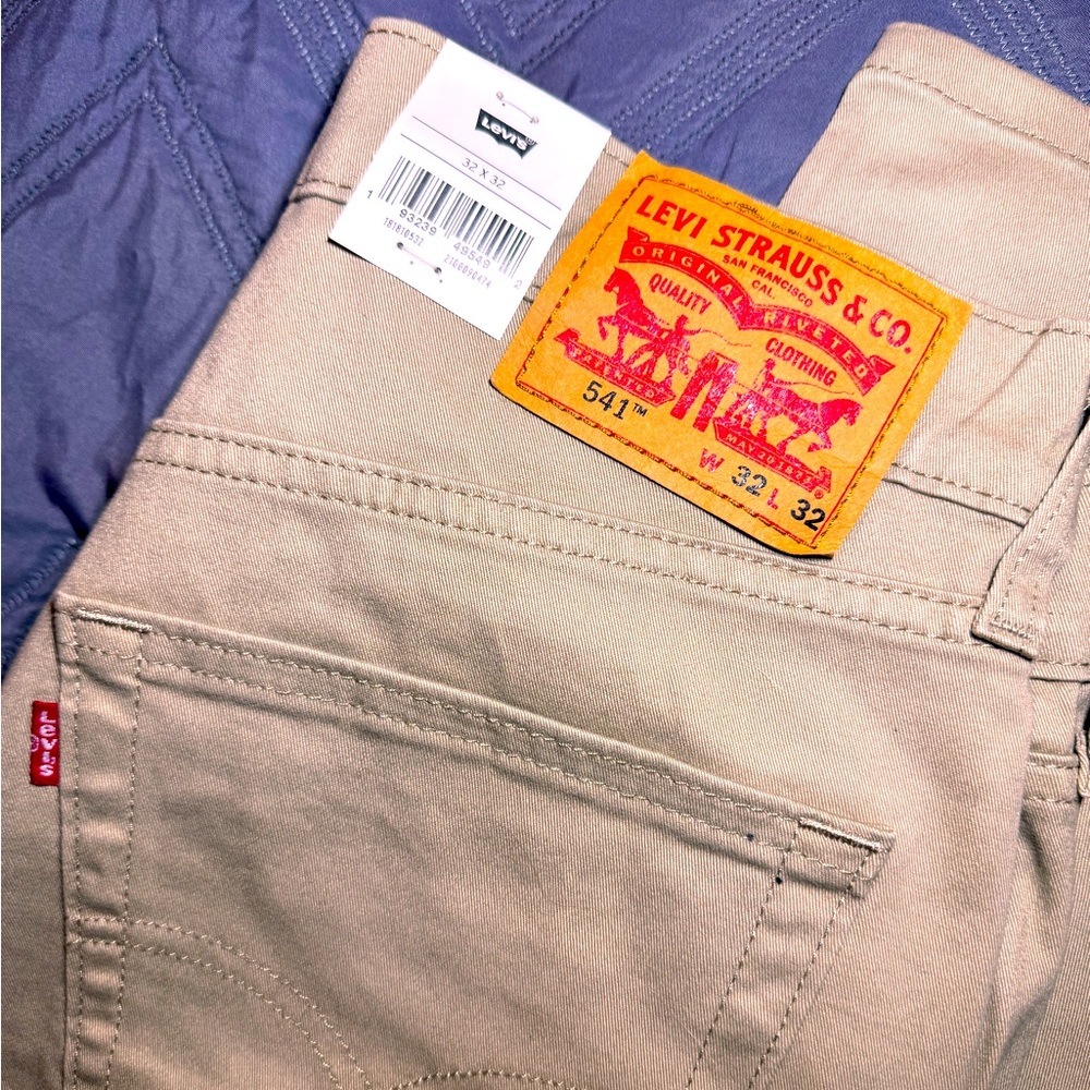 NWT Levi’s 541 Men’s Chino khaki pant athletic taper